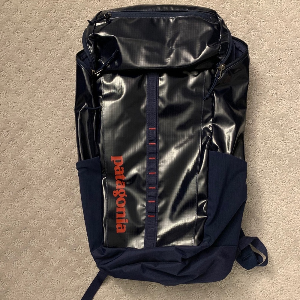 Patagonia Black Hole 25L Travel Pack (NAVY)